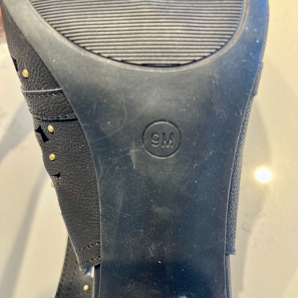 Guess Black (with tiny gold studs) shoes 3” heel. Never worn. - Picture 4 of 4